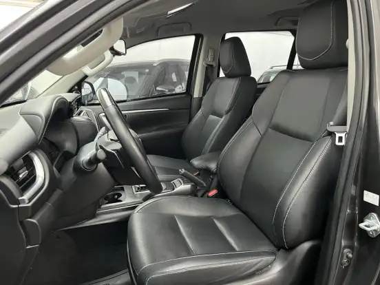TOYOTA-HILUX SW4-2024