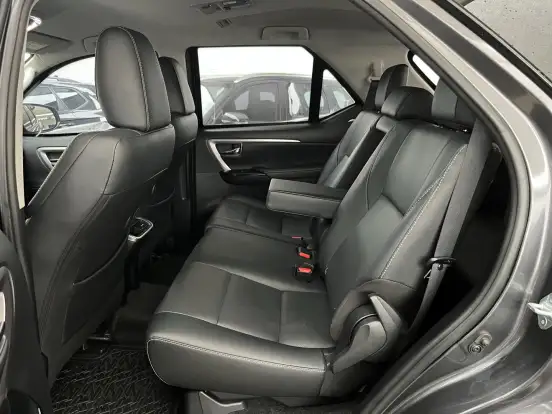 TOYOTA-HILUX SW4-2.8 D-4D TURBO DIESEL SRX 7L 4X4 AUTOMÁTICO TOYOTA-HILUX SW4-2024