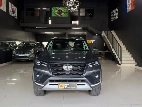 TOYOTA-HILUX SW4-2.8 D-4D TURBO DIESEL SRX 7L 4X4 AUTOMÁTICO TOYOTA-HILUX SW4-2021