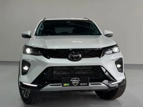 TOYOTA-HILUX SW4-2024