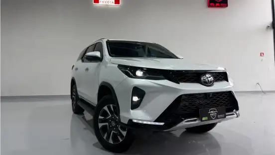 TOYOTA-HILUX SW4-2024
