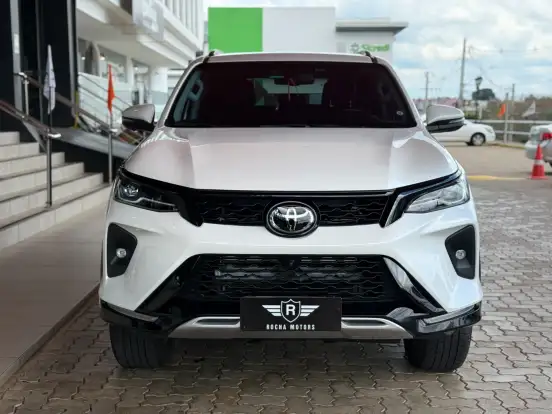 TOYOTA-HILUX SW4-2025