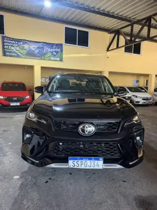 TOYOTA-HILUX SW4-2024