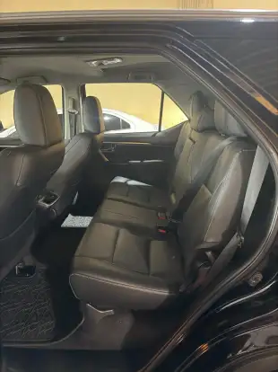 TOYOTA-HILUX SW4-2024