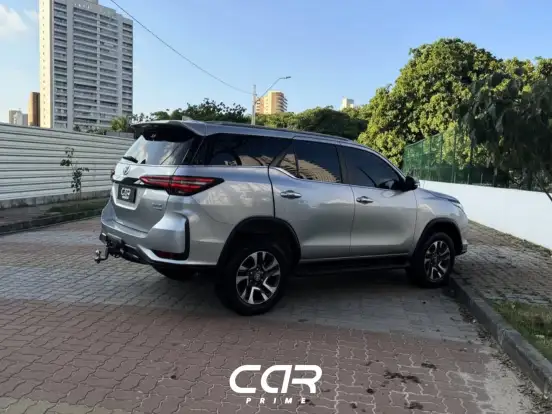 TOYOTA-HILUX SW4-2024