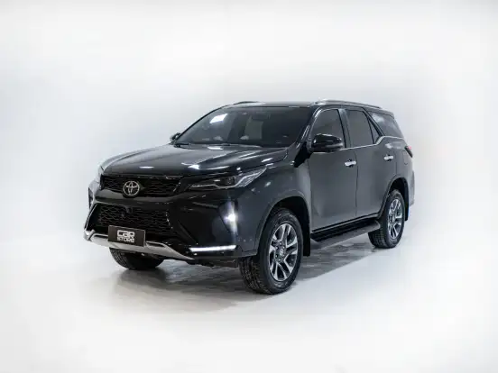TOYOTA-HILUX SW4-2.8 D-4D TURBO DIESEL SRX PLATINUM 7L 4X4 AUTOMÁTICO TOYOTA-HILUX SW4-2025