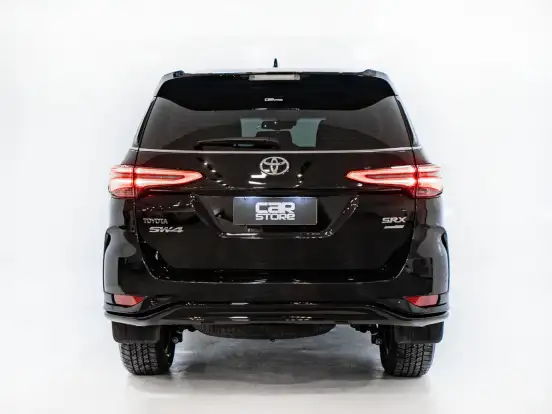 TOYOTA-HILUX SW4-2025