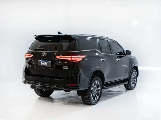 TOYOTA-HILUX SW4-2025