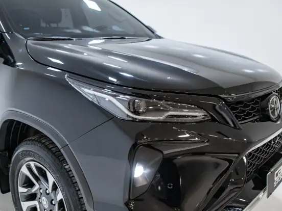 TOYOTA-HILUX SW4-2025