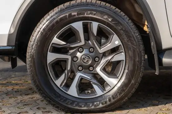 TOYOTA-HILUX SW4-2024
