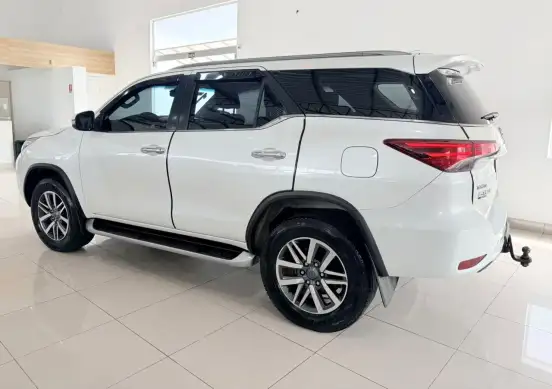 TOYOTA-HILUX SW4-2016