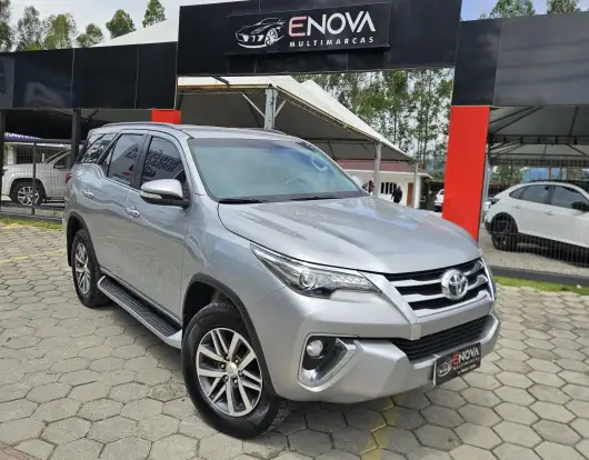 TOYOTA-HILUX SW4-2.8 SRX 4X4 16V TURBO INTERCOOLER DIESEL 4P AUTOMÁTICO TOYOTA-HILUX SW4-2017