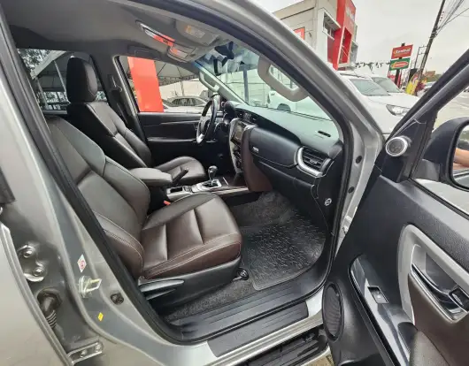 TOYOTA-HILUX SW4-2.8 SRX 4X4 16V TURBO INTERCOOLER DIESEL 4P AUTOMÁTICO TOYOTA-HILUX SW4-2017