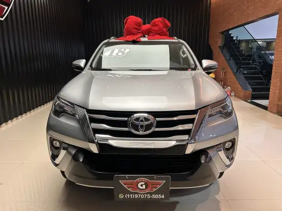 TOYOTA-HILUX SW4-2.8 SRX 4X4 7 LUGARES 16V TURBO INTERCOOLER DIESEL 4P AUTOMÁTICO TOYOTA-HILUX SW4-2018