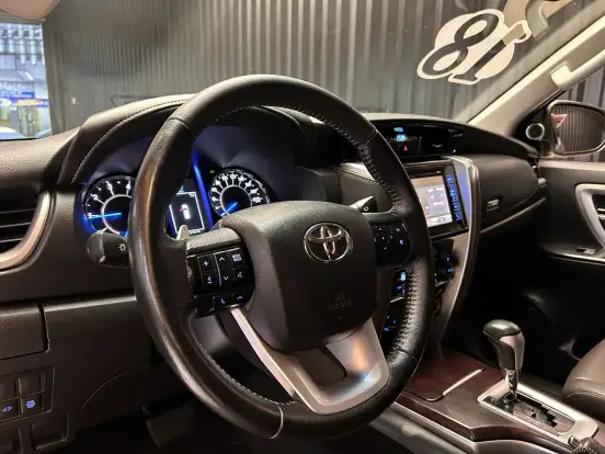 TOYOTA-HILUX SW4-2.8 SRX 4X4 7 LUGARES 16V TURBO INTERCOOLER DIESEL 4P AUTOMÁTICO TOYOTA-HILUX SW4-2018