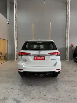 TOYOTA-HILUX SW4-2.8 SRX DIAMOND 4X4 7 LUGARES 16V TURBO INTERCOOLER DIESEL 4P AUTOMÁTICO TOYOTA-HILUX SW4-2019