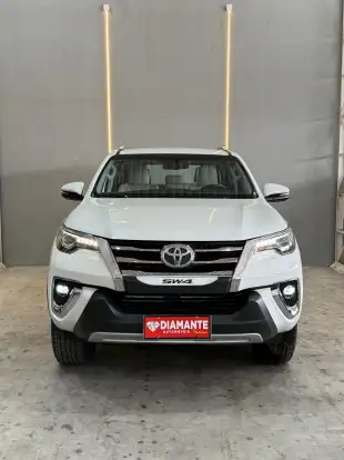 TOYOTA-HILUX SW4-2.8 SRX DIAMOND 4X4 7 LUGARES 16V TURBO INTERCOOLER DIESEL 4P AUTOMÁTICO TOYOTA-HILUX SW4-2019