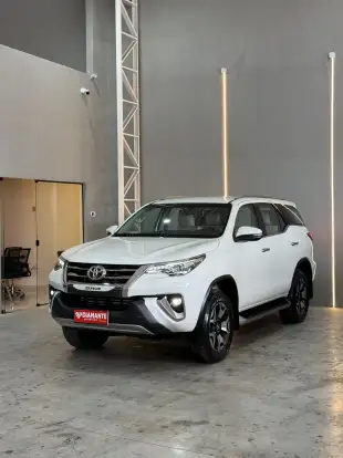 TOYOTA-HILUX SW4-2.8 SRX DIAMOND 4X4 7 LUGARES 16V TURBO INTERCOOLER DIESEL 4P AUTOMÁTICO TOYOTA-HILUX SW4-2019
