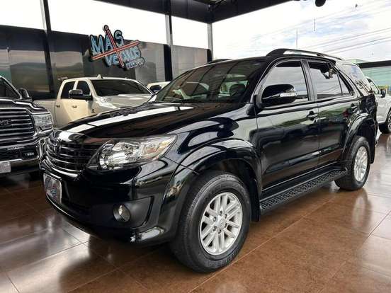 TOYOTA-HILUX SW4-2015