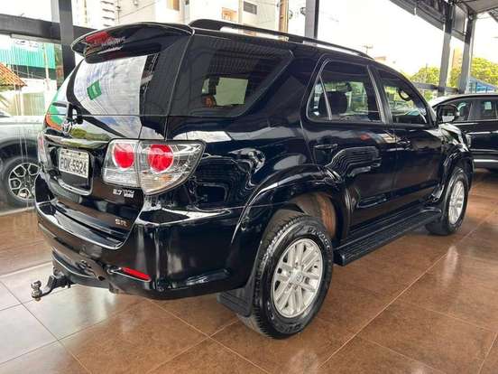 TOYOTA-HILUX SW4-2015