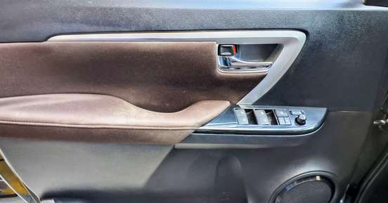 TOYOTA-HILUX SW4-2017