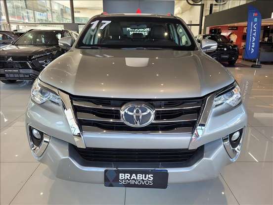 TOYOTA-HILUX SW4-2017