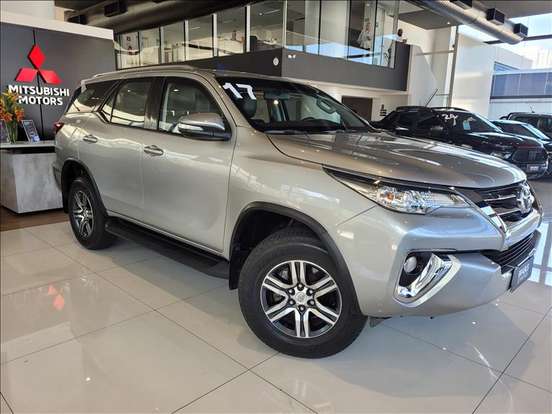 TOYOTA-HILUX SW4-2017