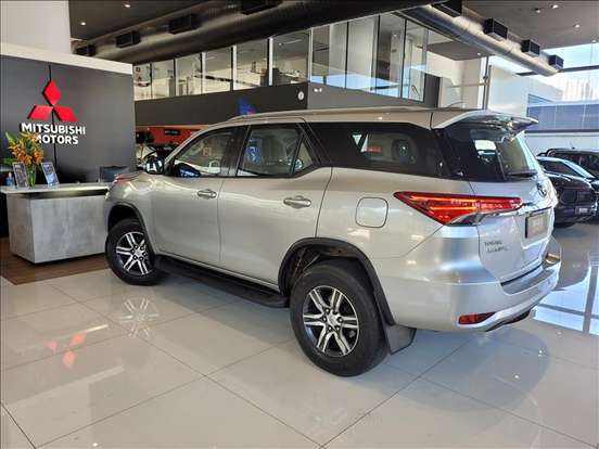 TOYOTA-HILUX SW4-2017