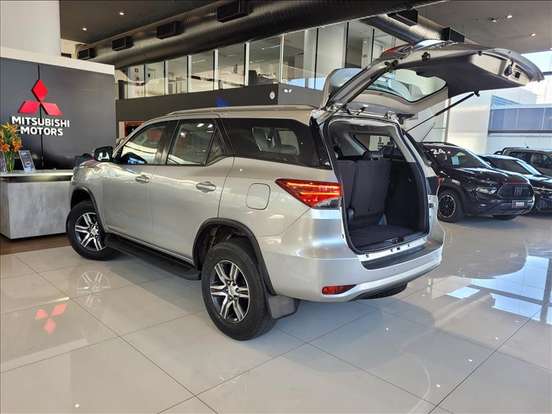 TOYOTA-HILUX SW4-2.7 SR 7 LUGARES 4X2 16V FLEX 4P AUTOMÁTICO TOYOTA-HILUX SW4-2017