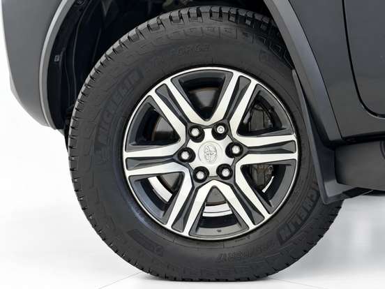 TOYOTA-HILUX SW4-2.7 SRV 7 LUGARES 4X2 16V FLEX 4P AUTOMÁTICO TOYOTA-HILUX SW4-2019