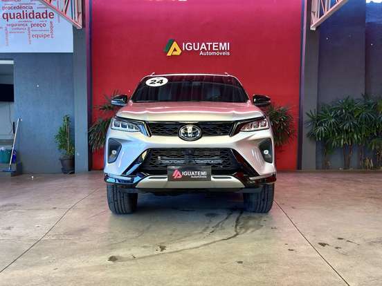 TOYOTA-HILUX SW4-2023