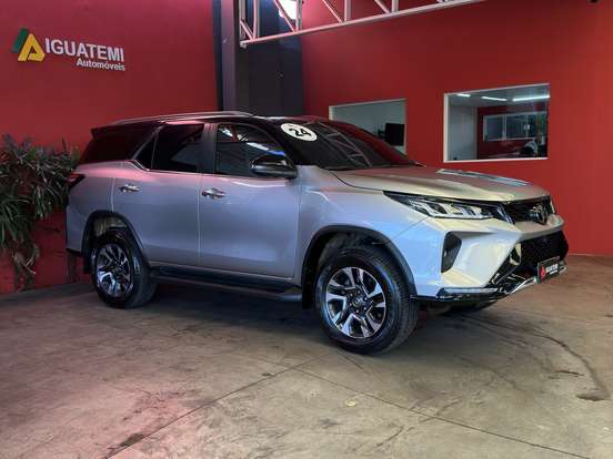 TOYOTA-HILUX SW4-2023
