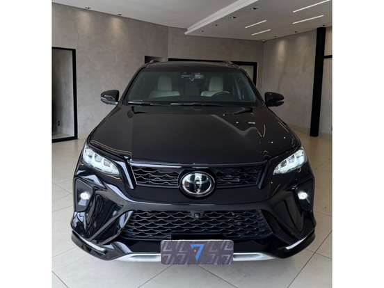 TOYOTA-HILUX SW4-2024