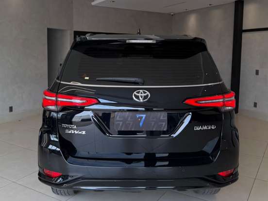 TOYOTA-HILUX SW4-2024
