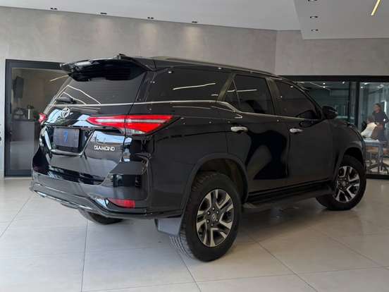 TOYOTA-HILUX SW4-2.8 D-4D TURBO DIESEL DIAMOND 7L 4X4 AUTOMÁTICO TOYOTA-HILUX SW4-2024