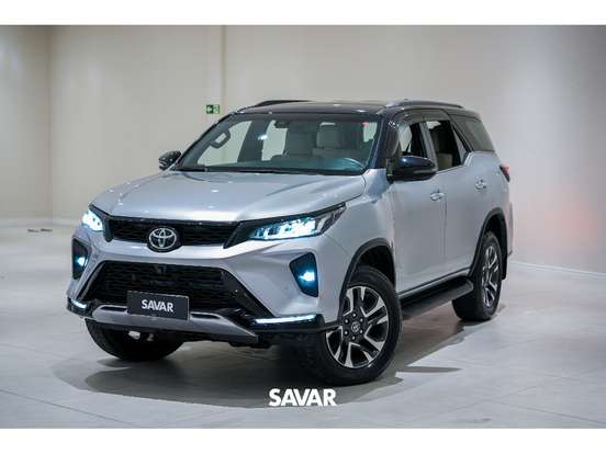 TOYOTA-HILUX SW4-2.8 D-4D TURBO DIESEL DIAMOND 7L 4X4 AUTOMÁTICO TOYOTA-HILUX SW4-2025