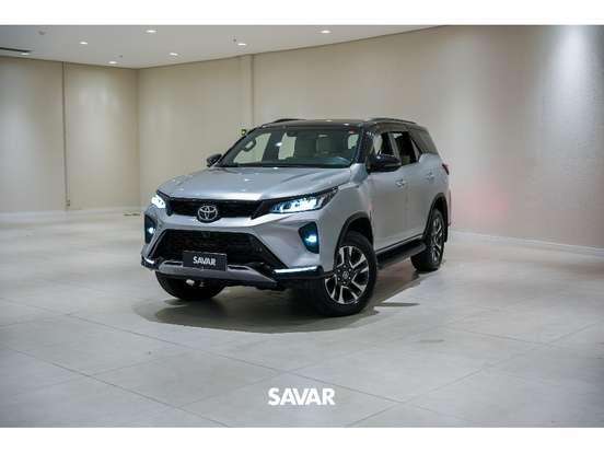 TOYOTA-HILUX SW4-2025