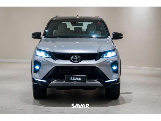 TOYOTA-HILUX SW4-2.8 D-4D TURBO DIESEL DIAMOND 7L 4X4 AUTOMÁTICO TOYOTA-HILUX SW4-2025
