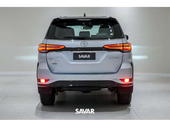 TOYOTA-HILUX SW4-2025