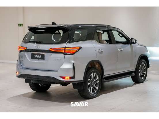 TOYOTA-HILUX SW4-2.8 D-4D TURBO DIESEL DIAMOND 7L 4X4 AUTOMÁTICO TOYOTA-HILUX SW4-2025