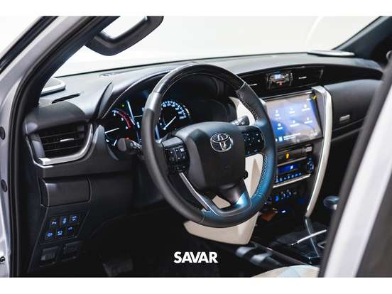 TOYOTA-HILUX SW4-2025
