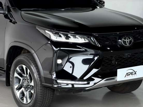 TOYOTA-HILUX SW4-2024