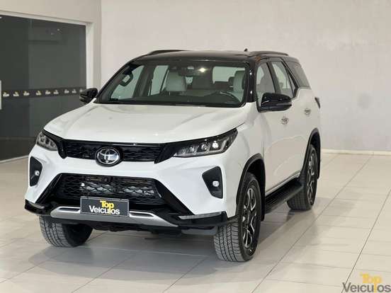 TOYOTA-HILUX SW4-2023