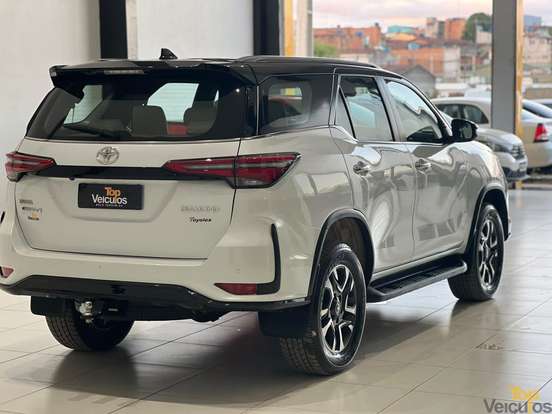 TOYOTA-HILUX SW4-2023