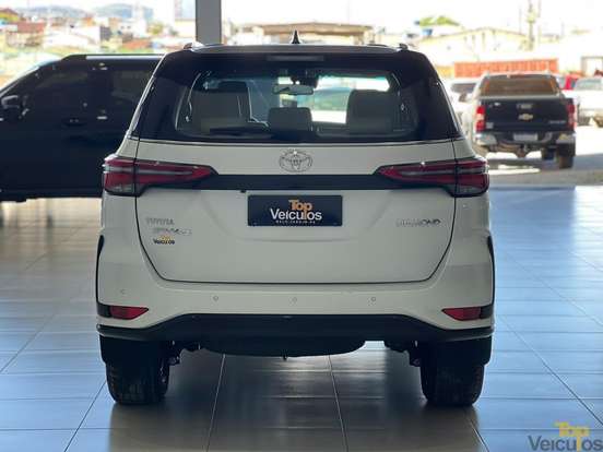 TOYOTA-HILUX SW4-2.8 D-4D TURBO DIESEL DIAMOND 7L 4X4 AUTOMÁTICO TOYOTA-HILUX SW4-2022