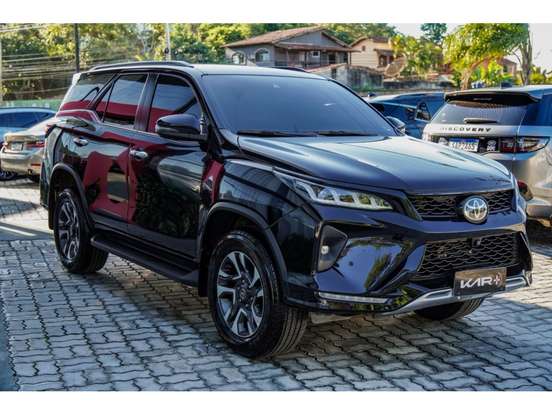 TOYOTA-HILUX SW4-2024
