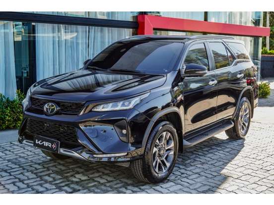 TOYOTA-HILUX SW4-2024