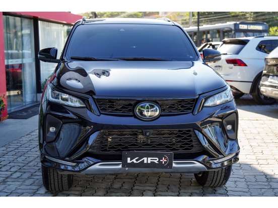 TOYOTA-HILUX SW4-2024