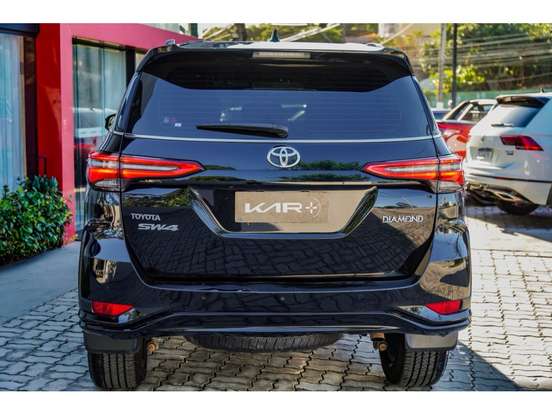 TOYOTA-HILUX SW4-2.8 D-4D TURBO DIESEL DIAMOND 7L 4X4 AUTOMÁTICO TOYOTA-HILUX SW4-2024