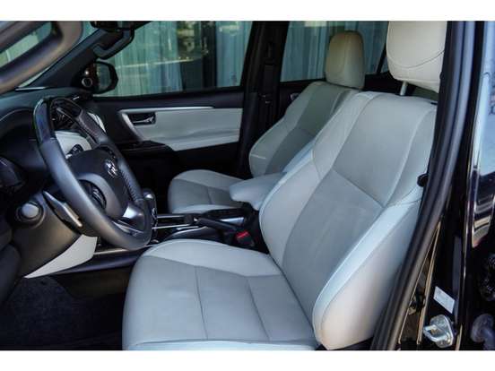 TOYOTA-HILUX SW4-2024